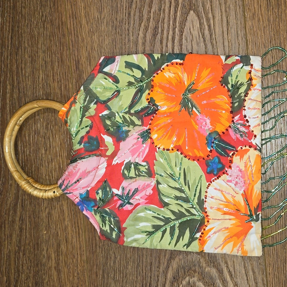 Q & A floral beaded purse.   #6079